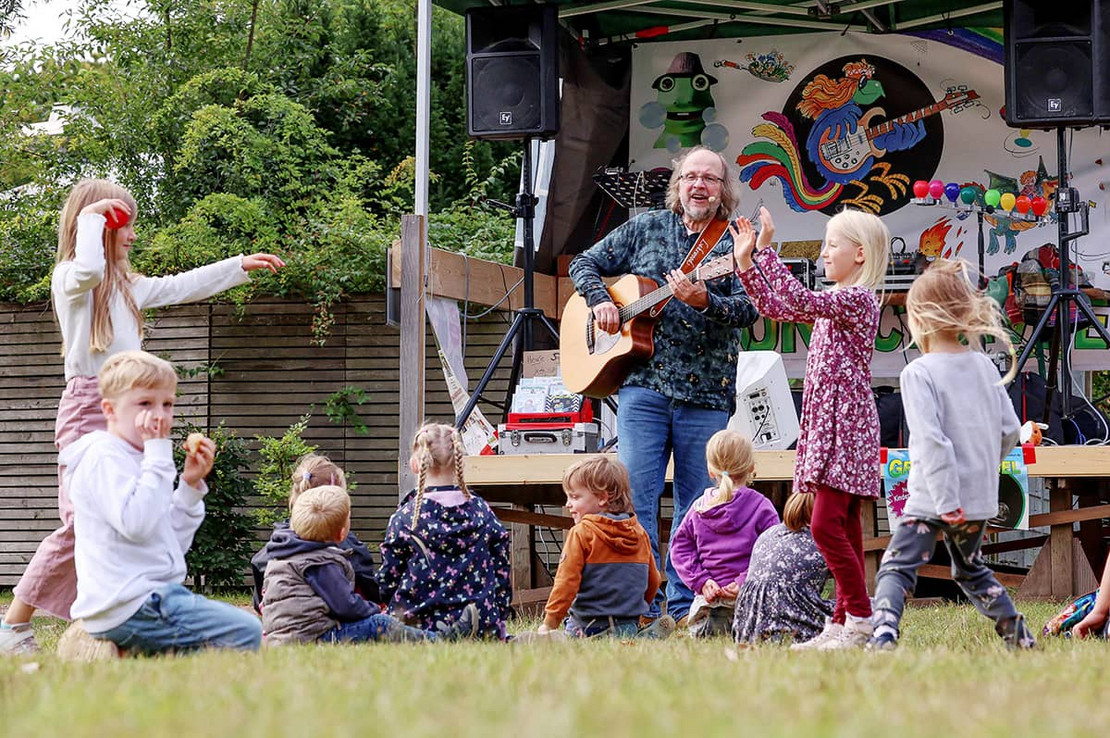 Liedermacher Grünschnabel verstand es, die Kinder zum Mitmachen zu bewegen